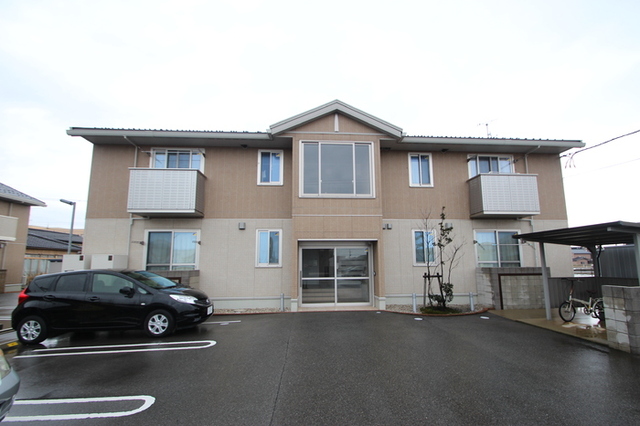 建物外観　駐車場