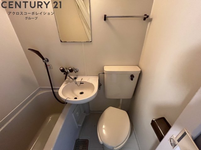 トイレ　浴室内にトイレがあります♪