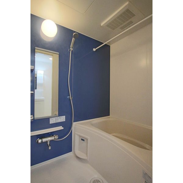 バス・シャワールーム　同じ建物の別の部屋