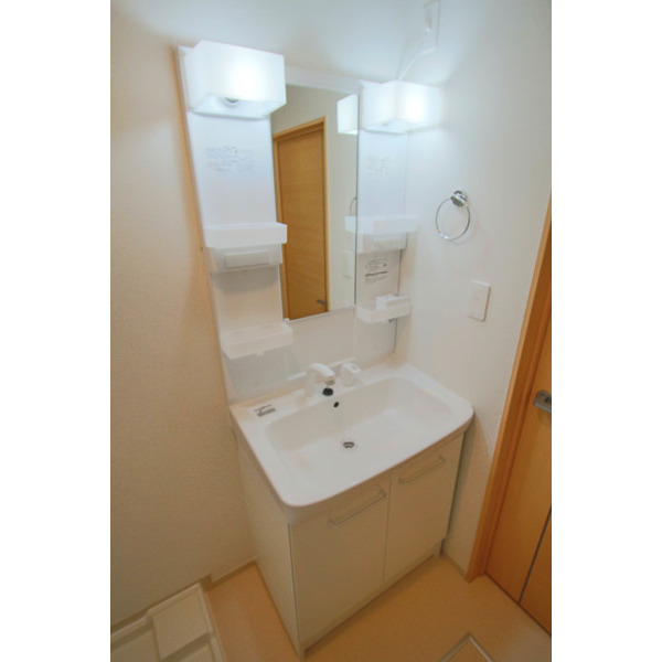 洗面設備　同じ建物の別の部屋