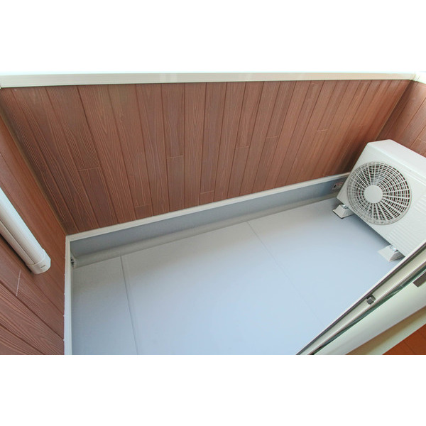 バルコニー　同じ建物の別の部屋