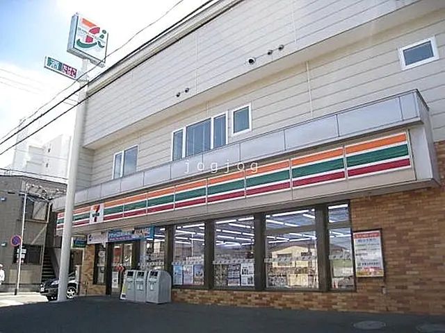 コンビニ　セブンイレブン札幌本郷店（コンビニ）まで395m