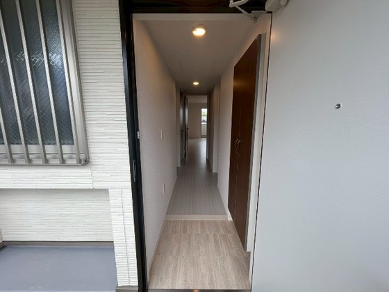 玄関　※２０１号室の写真です