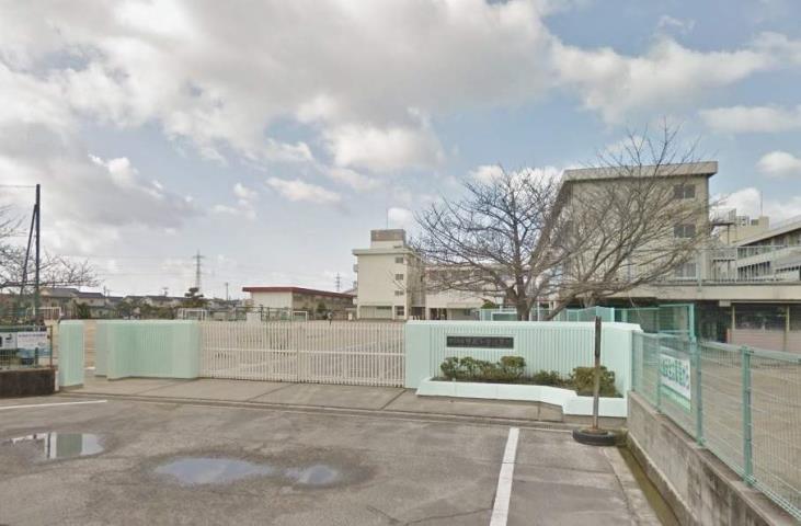 小学校　岡山市立芳泉小学校（小学校）まで1715m