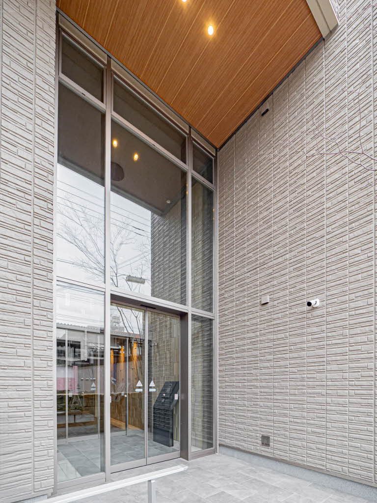 エントランス　大きなガラス張りエントランスは圧巻です。