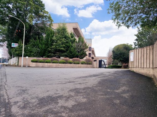 中学校　高山中学校（中学校）まで2300m