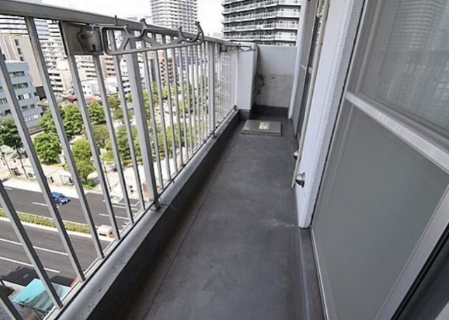 バルコニー　陽当たり良好なバルコニーです