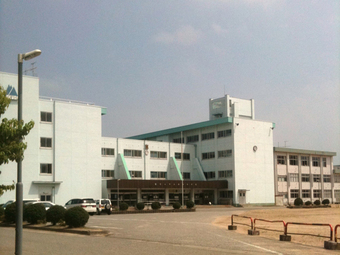 中学校　富山市立奥田中学校（中学校）まで1588m