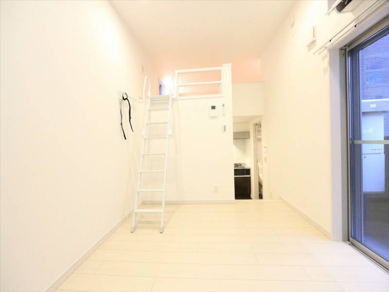 バルコニー　洋室5.5帖　ロフト5.7帖（収納でもお部屋でも使えます）