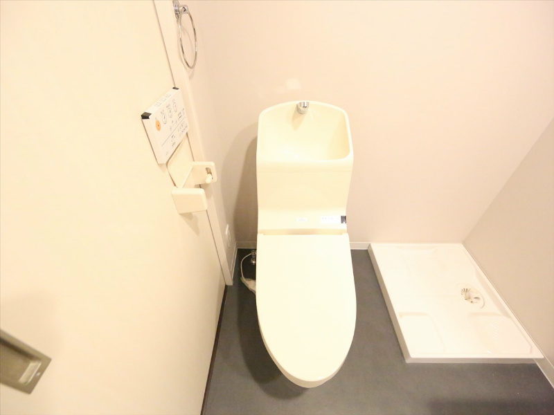 トイレ　温水洗浄暖房便座付トイレ