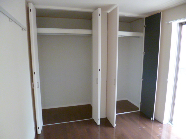 収納　★壁一面の豊富なクローゼット★