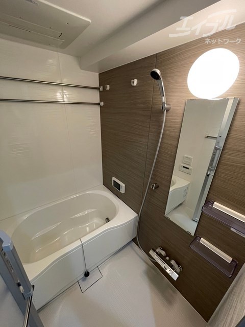 バス・シャワールーム　浴室乾燥機付きになります。