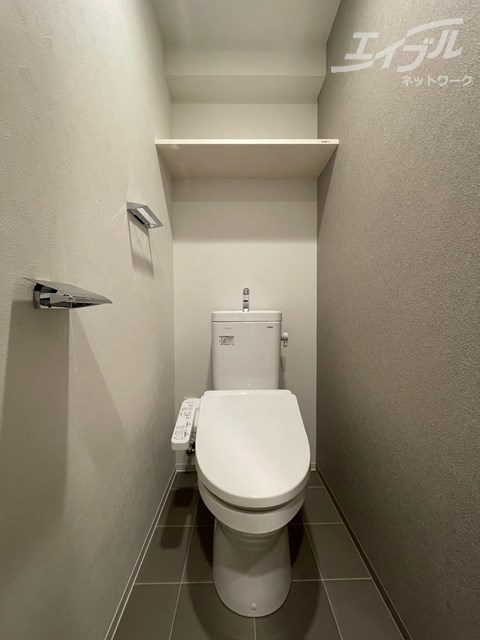 トイレ　洗浄付きトイレになります。