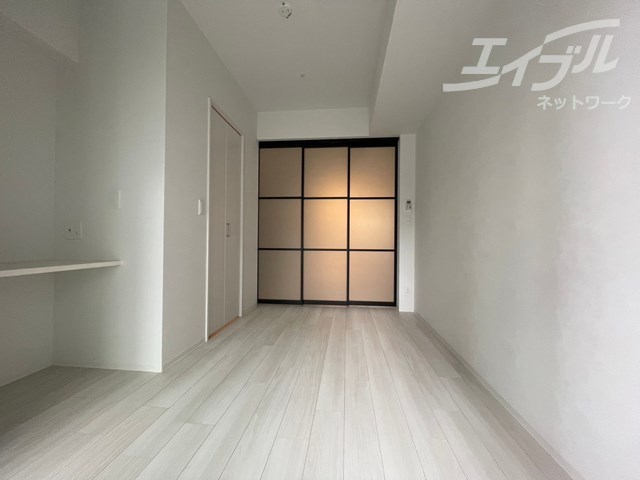 その他部屋・スペース　白基調のお部屋になります。