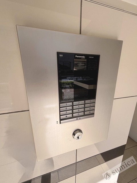 エントランス　オートロックで部外者はシャットアウト♪♪