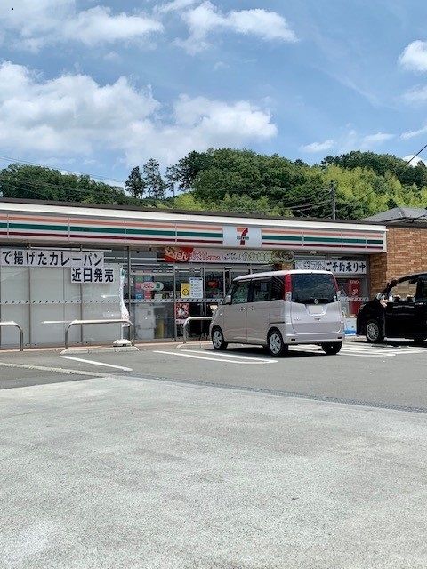 コンビニ　セブンイレブンあきる野草花店（コンビニ）まで600m