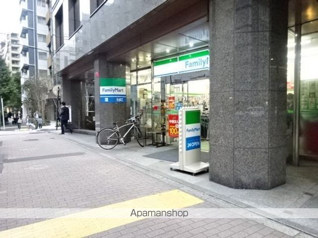 コンビニ　ファミリーマート（コンビニ）まで53m