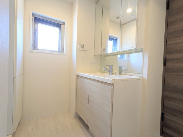 洗面設備　使いやすい洗面所です