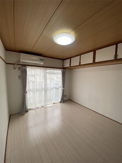 居室・リビング　※他号室の写真です