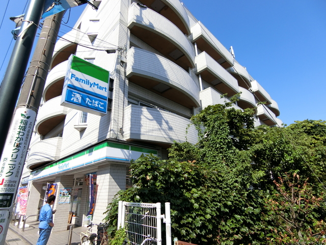 コンビニ　ファミリーマート　稲田堤駅前店（コンビニ）まで500m