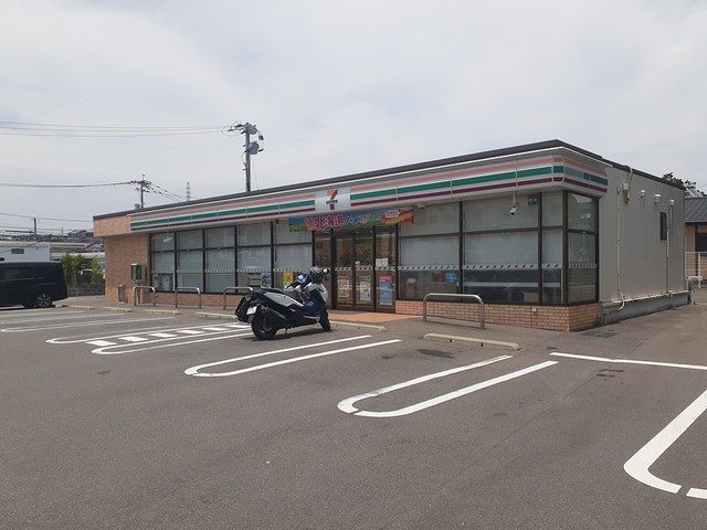 コンビニ　セブンイレブン諫早バイパス店（コンビニ）まで580m
