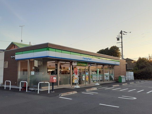コンビニ　ファミリーマートひたちな勝倉店（コンビニ）まで2000m