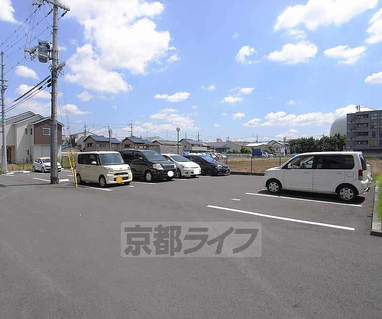 駐車場　広い駐車スペースです。