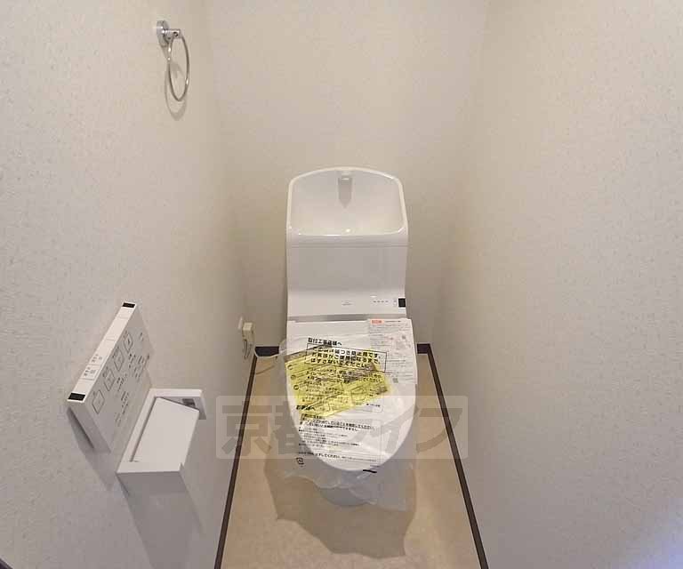 トイレ　ウォシュレット付の浴室です。