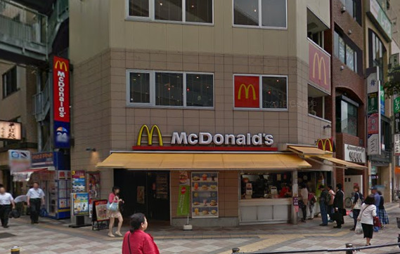 飲食店　マクドナルド 日暮里駅前店（飲食店）まで893m