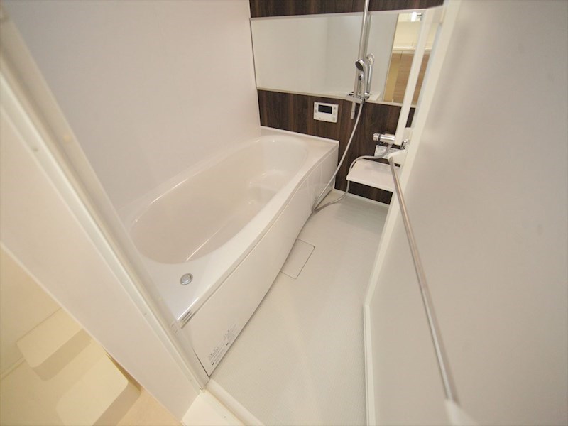 バス・シャワールーム　浴室暖房乾燥機付　追い焚き・オートバス機能付お風呂