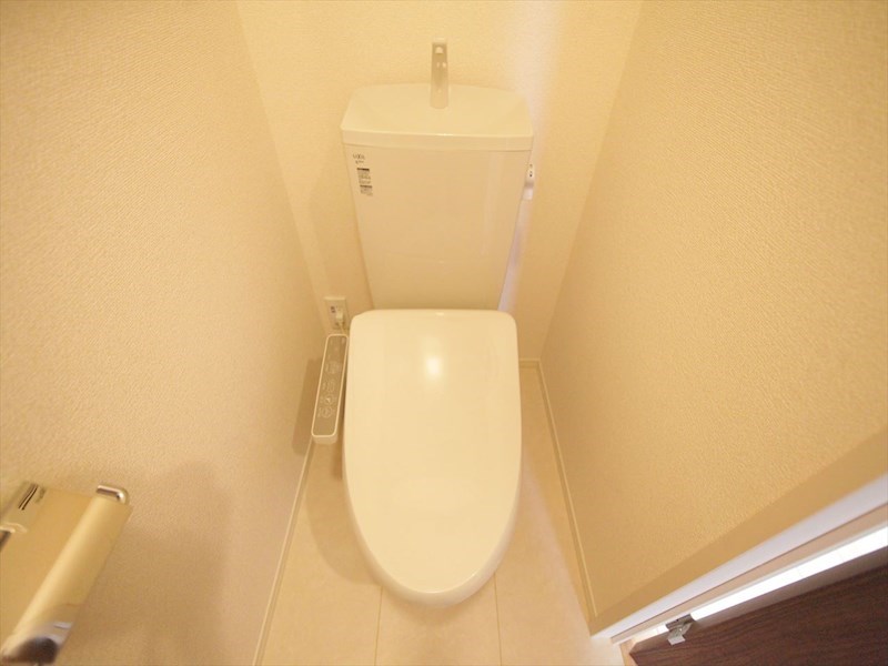 トイレ　温水洗浄暖房便座付トイレ