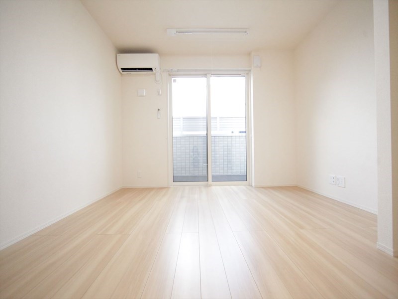 バルコニー　ＬＤＫ10帖　システムキッチン　エアコン完備　バルコニー