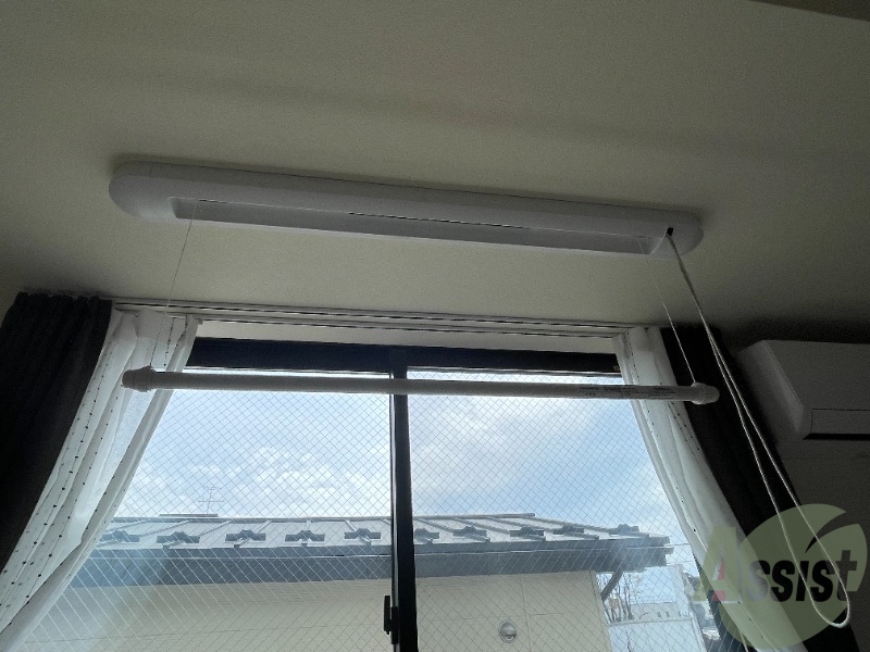 バルコニー　室内に洗濯物が干せるので女性も安心ですね。