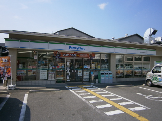 コンビニ　ファミリーマート 京都山科勧修寺店（コンビニ）まで246m