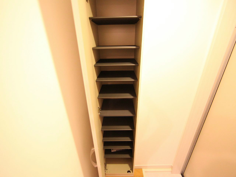 玄関　玄関　シューズボックス付（収納充実してます）