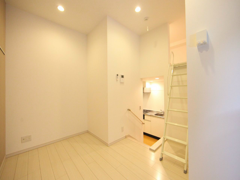 居室・リビング　洋室5.1帖　ロフト4.6帖（収納でもお部屋でも使えます）