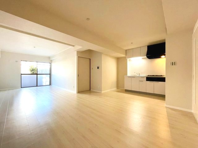 居室・リビング　こちらの居間で趣味の時間をお楽しみください