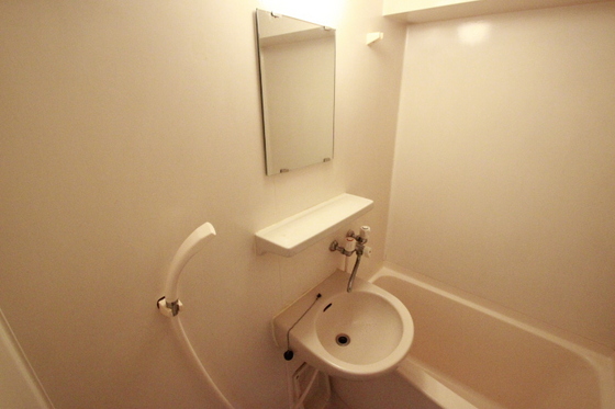 洗面設備　※別号室の写真です