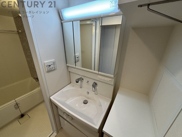 洗面設備　洗面所内に洗濯機置場あり！