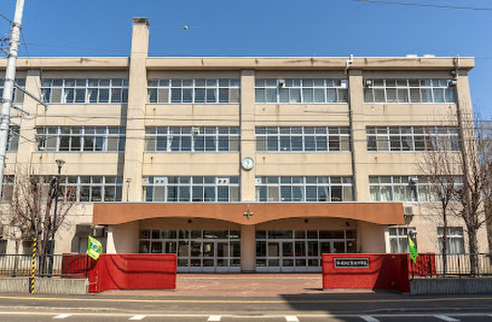 中学校　札幌市立 陵北中学校（中学校）まで600m