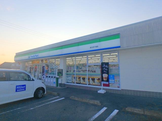 コンビニ　ファミリーマート（コンビニ）まで520m