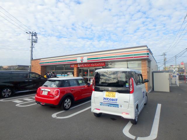 コンビニ　セブンイレブン（コンビニ）まで386m
