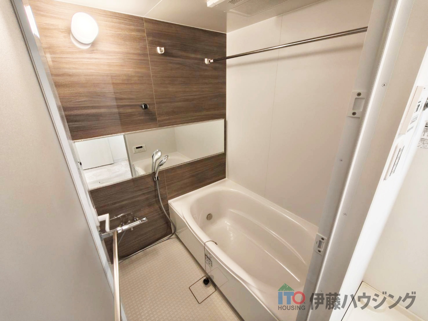 バス・シャワールーム　同間取りの別部屋の写真です。色合い等違う場合がございます。