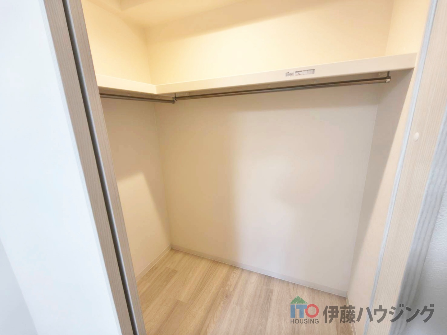 収納　同間取りの別部屋の写真です。色合い等違う場合がございます。