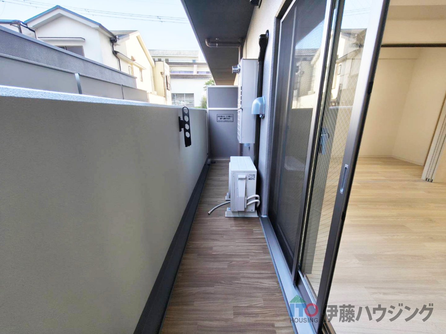 バルコニー　同間取りの別部屋の写真です。色合い等違う場合がございます。