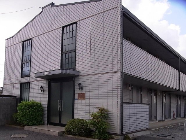 エントランス　1階玄関前は砂利なので安心♪