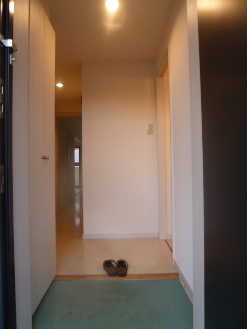 玄関　写真は同型タイプ