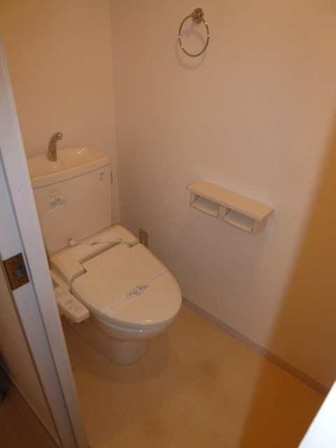 トイレ　写真は同型タイプ