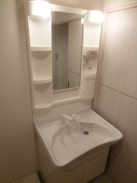 洗面設備　写真は同型タイプ