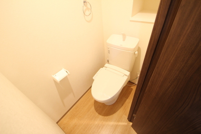 トイレ　写真は別号室のものです。